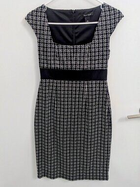 Black And White Geometric Pattern Scoop Neck Sheath Dress WHBM 00